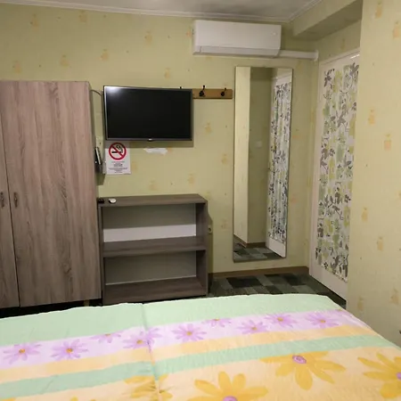 Karolin Πανσιόν 3*